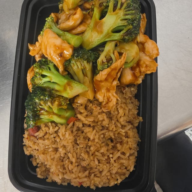 Chicken with Broccoli Platter.