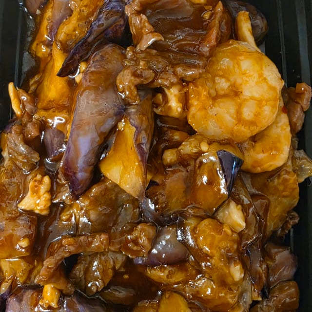 鱼香茄子鸡牛虾 Eggplant with Chicken, Shrimp & Beef.